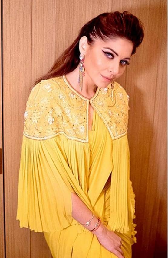 शादी, 3 बच्चे, 15 साल बाद तलाक, ऐसी है चर्चा में आईं सिंगर कनिका की जिंदगी