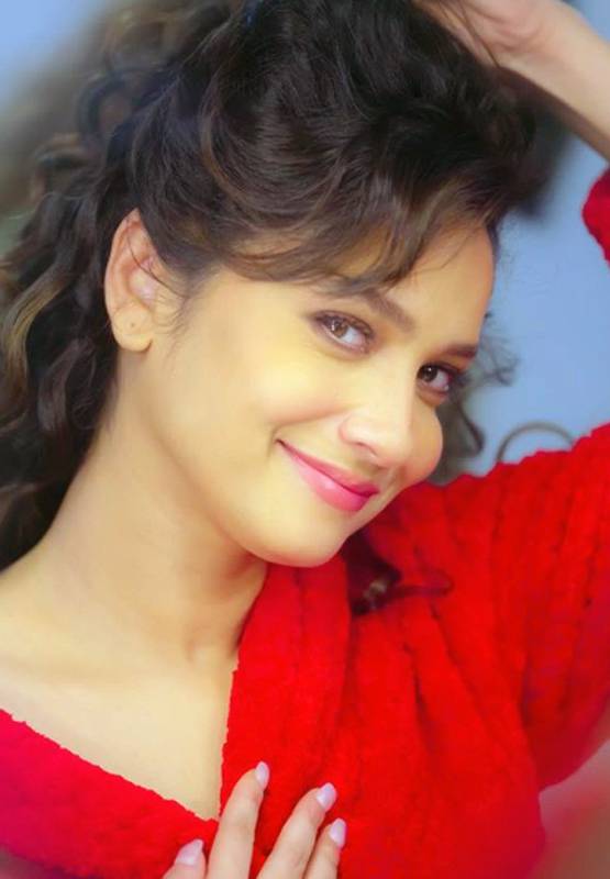 बाथरोब पहन शीशे से बात कर रहीं अंकिता लोखंडे, वायरल Photos