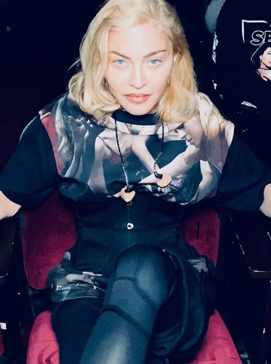 बाथटब में बैठकर मैडोना ने दिया कोरोना ज्ञान, ट्रोल होने पर किया ड‍िलीट