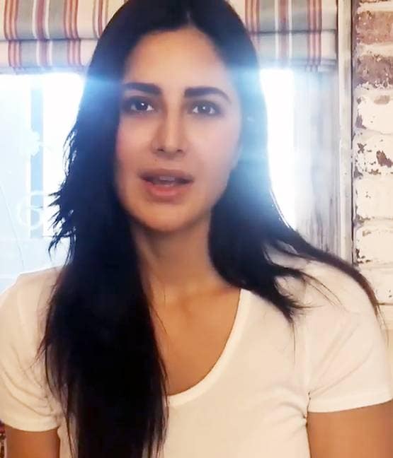 लॉकडाउन में उतरा एक्ट्रेसेज का मेकअप, देखें ग्लैमरस क्वीन का नो मेकअप लुक