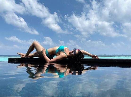 लॉकडाउन में बोर हो रही हैं उर्वशी रौतेला, शेयर की बिकिनी तस्वीर