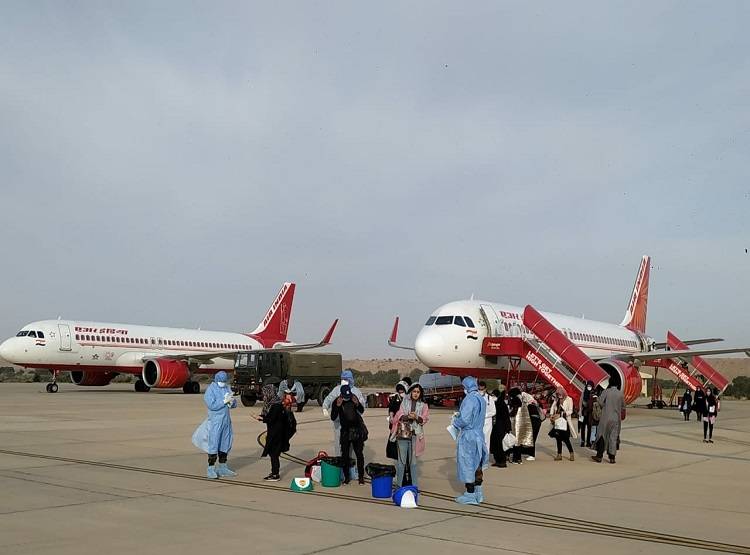 दुबई जा रही फ्लाइट में मिला कोरोना मरीज, 270 यात्रियों को विमान से उतारा