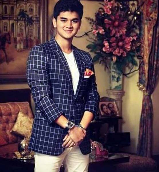 ये हैं जूनियर सिंधिया, सियासत में एंट्री के लिए इनसे ले रहे ट्रेनिंग