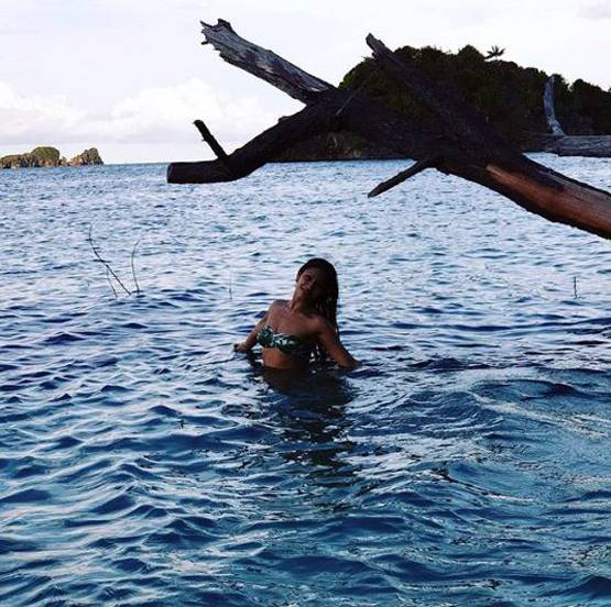 लॉकडाउन के बीच काजोल की बहन तनीषा ने शेयर की स्विमिंग पूल से तस्वीर