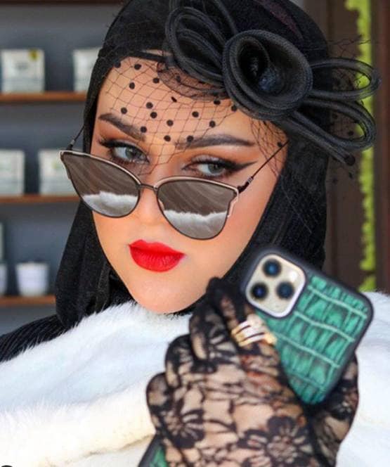 आर्टिस्ट ने बताया, कैसे रखें 'कोरोना मेकअप लुक', जमकर हो रहीं ट्रोल