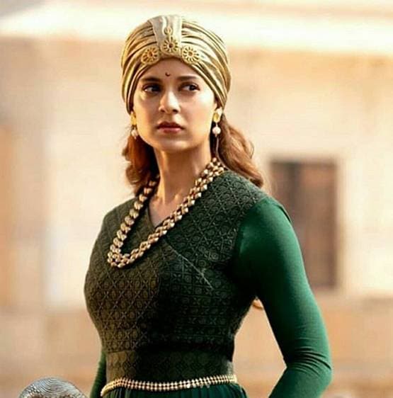 कंगना के जन्मदिन पर हुई खास पूजा, सिल्क साड़ी-हैवी जूलरी में दिखीं एक्ट्रेस