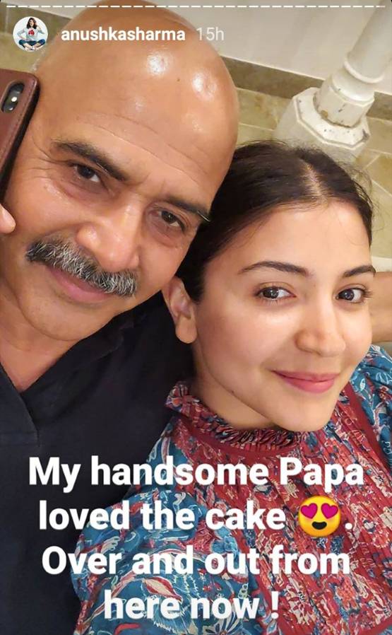 अनुष्का शर्मा ने पापा का बर्थडे बनाया स्पेशल, खुद बेक किया केक