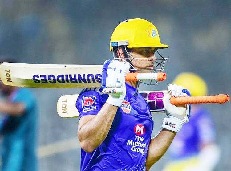 चेन्नई से रवाना हुए धोनी, कोरोना इफेक्ट से सुपर किंग्स की प्रैक्टिस बंद