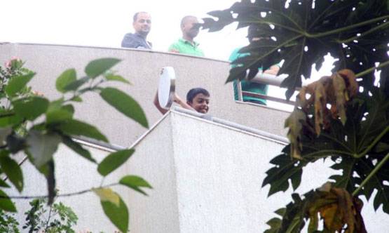 काजोल के बेटे ने बजाई थाली, किया कोरोना कामांडोज को सैल्यूट