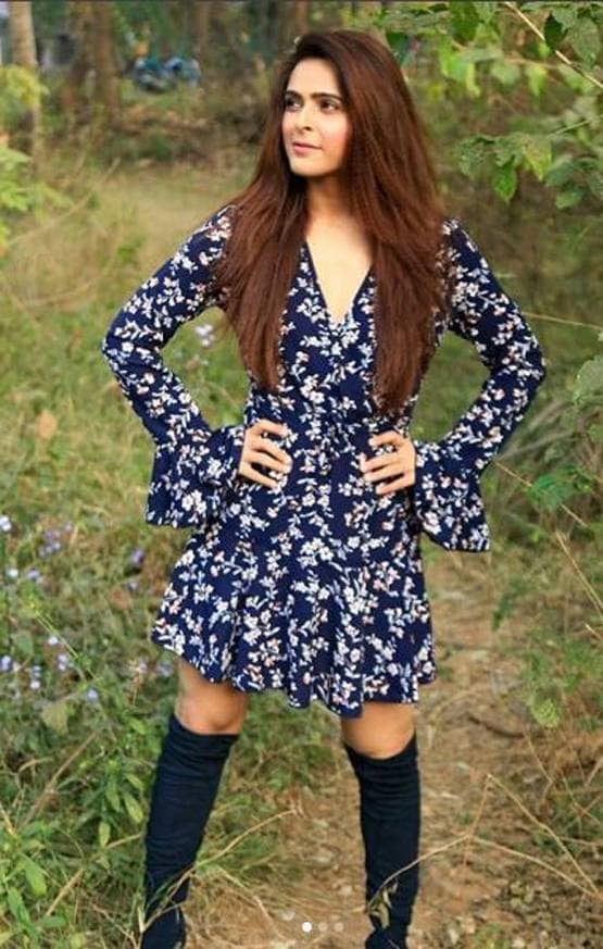 लॉकडाउन के बीच घर पर बोर हुईं मधुरिमा, लोग बोले- विशाल से बात कर लो