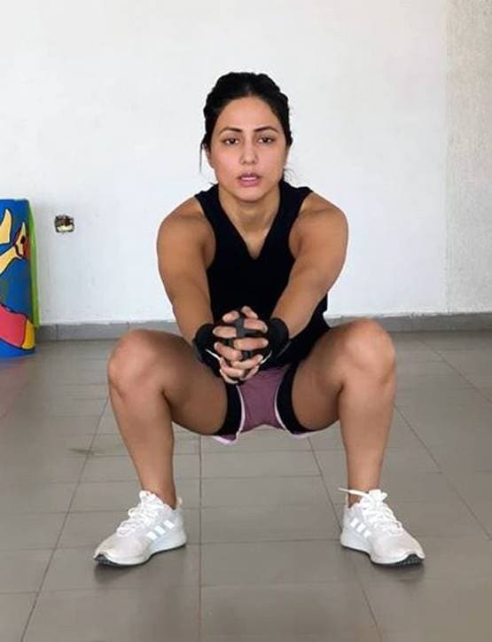 कोरोना के बीच मां संग अस्पताल पहुंची हिना, बोलीं बाहर निकलना मुश्किल