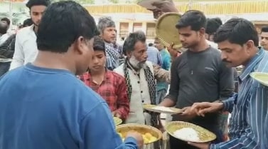 कोरोना वायरस-बर्ड फ्लू का खौफ, लोगों ने बांटे 5 क्विंटल चिकन-अंडे