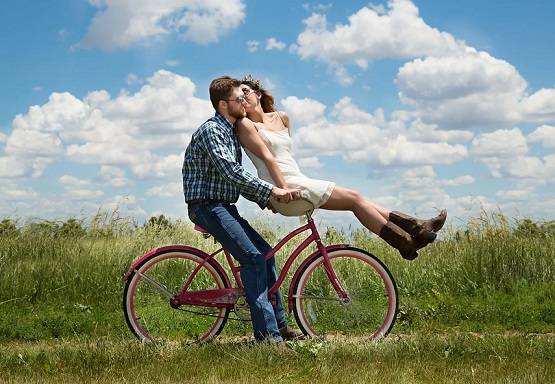 मार्च में जन्मे लोगों की आंख में धूल झोंकना मुश्किल, जानें 10 खासियत