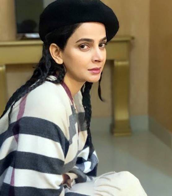 पर्दे पर इरफान संग हिट रही ये पाक एक्ट्रेस, रियल लाइफ में है ग्लैमरस