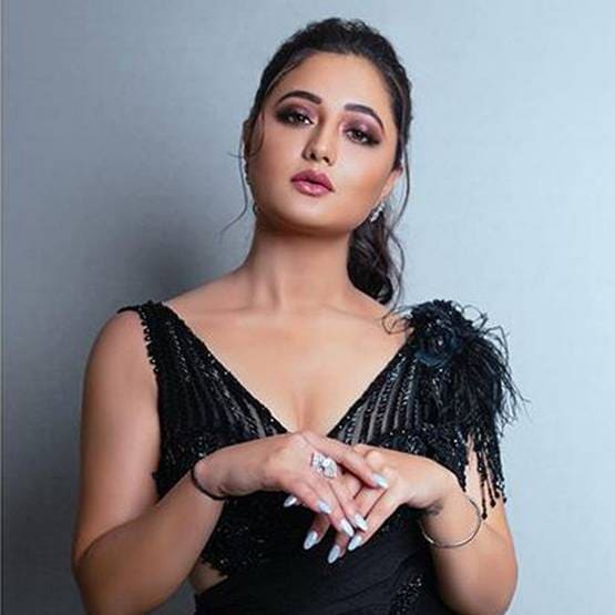 6 साल की उम्र में रश्मि संग छेड़छाड़, बस में हुई गलत ढंग से छूने की कोशिश