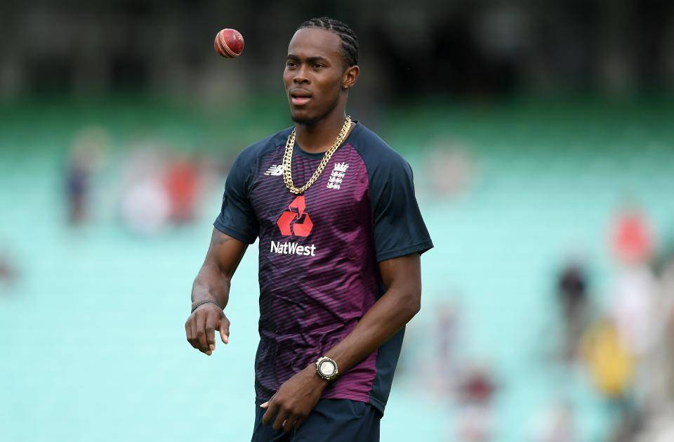 नस्लीय टिप्पणी का शिकार हुए आर्चर, सोशल मीडिया पर निकाली भड़ास