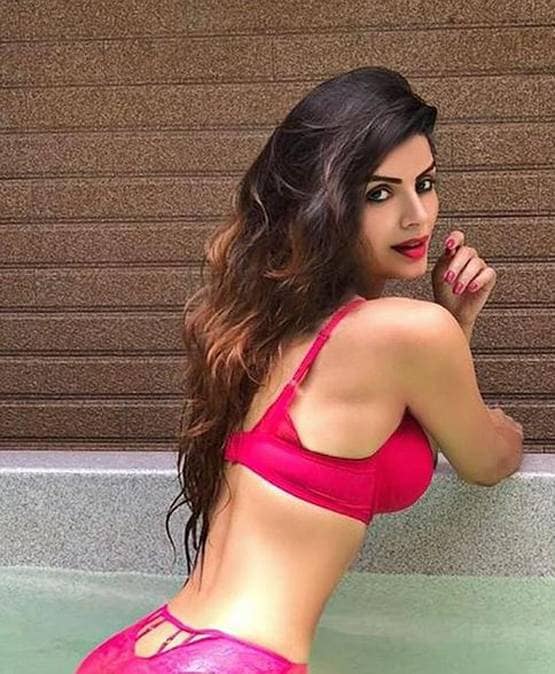 बिग बॉस फेम सोनाली का बोल्ड अंदाज, ब्लैक बिकिनी में तस्वीरें वायरल