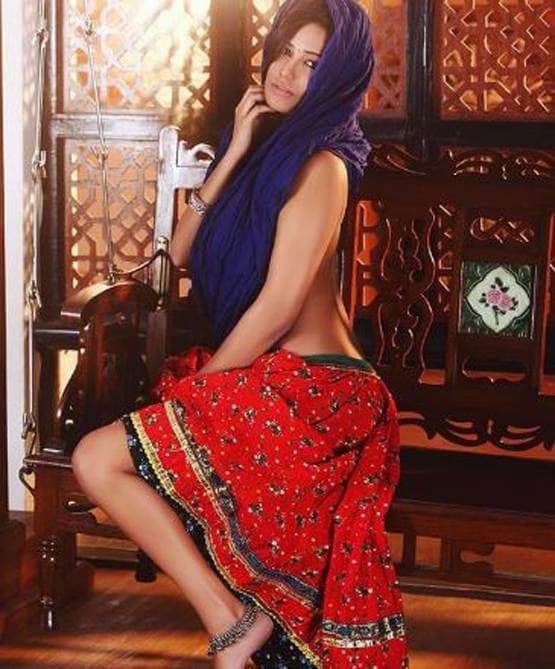 जब वर्ल्ड कप के लिए पूनम पांडे ने उतारे थे कपड़े, बोल्ड फोटोज हुईं वायरल