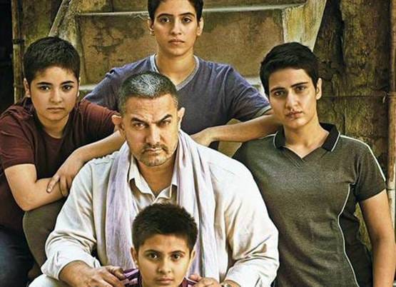 अंग्रेजी मीडियम से पहले इन फिल्मों में दिखा बाप-बेटी का शानदार बॉन्ड