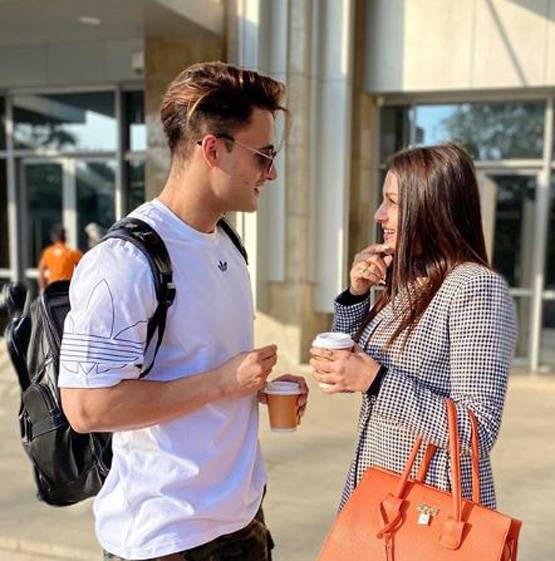 आसिम रियाज और हिमांशी खुराना हुए रोमांटिक, शेयर की प्यारी तस्वीर