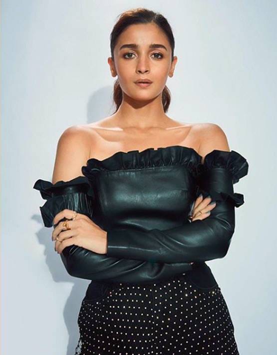 बर्थडे पर मिला सरप्राइज तो खुशी से झूमीं आलिया, देखें वायरल वीडियो