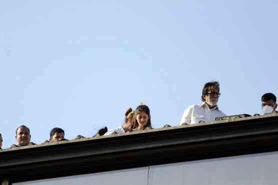 अमिताभ से अनिल तक, बॉलीवुड ने थाली बजाकर किया कोरोना कमांडोज को सलाम