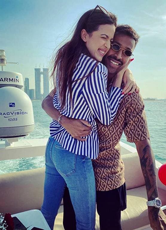 क्वारनटीन में मंगेतर हार्दिक संग रोमांटिक हुईं नताशा, यूं बिता रही समय