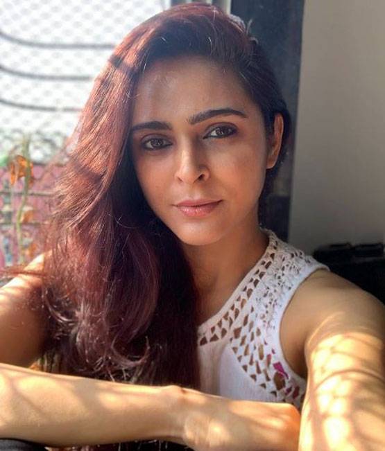 मधुरिमा तुली ने फ्लॉन्ट किया नया हेयरस्टाइल, देखें वायरल तस्वीरें