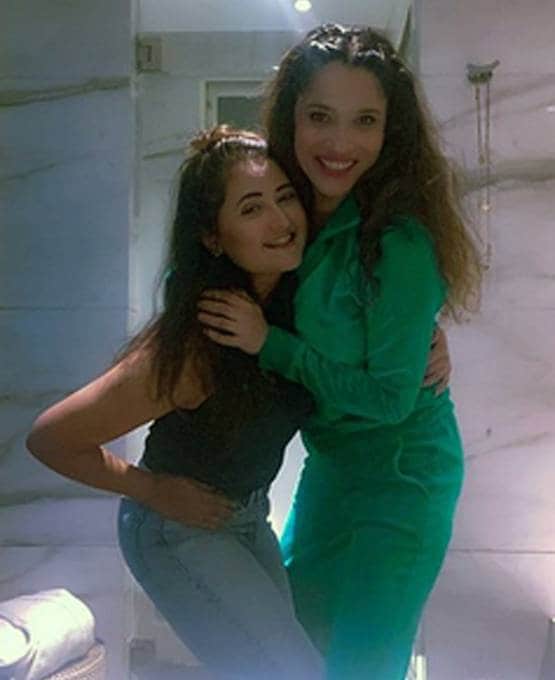 क्वारनटीन में रश्मि-अंकिता की मस्ती, BB के ऐतिहासिक सीन को किया रीक्रिएट