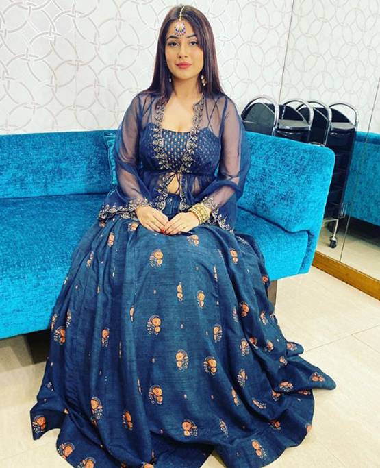 शहनाज ने पहनी सिद्धार्थ शुक्ला की टीशर्ट, फैंस पर चढ़ा सिडनाज फीवर