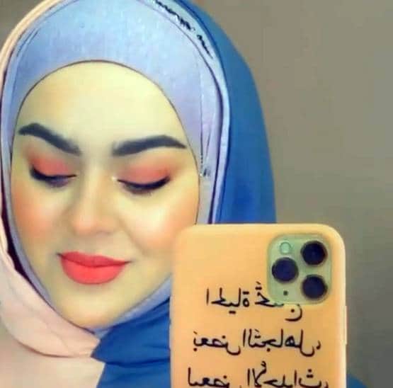 आर्टिस्ट ने बताया, कैसे रखें 'कोरोना मेकअप लुक', जमकर हो रहीं ट्रोल