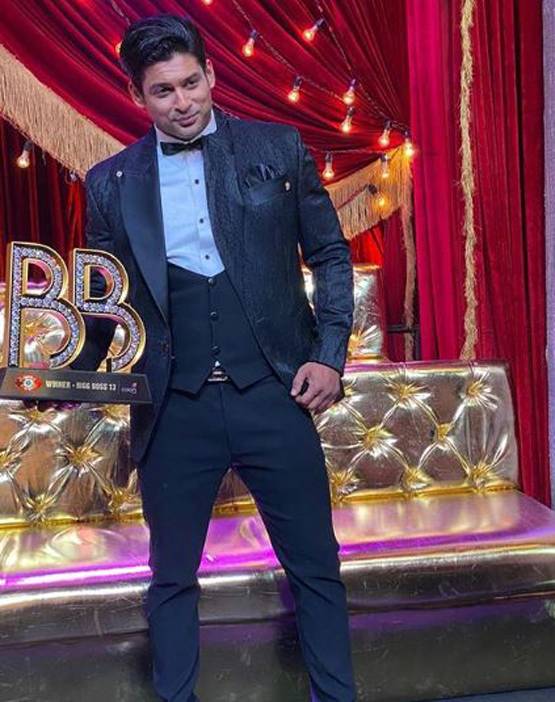 जनता कर्फ्यू के बीच सिद्धार्थ ने रखी पार्टी, वेन्यू सुन हो जाएंगे हैरान