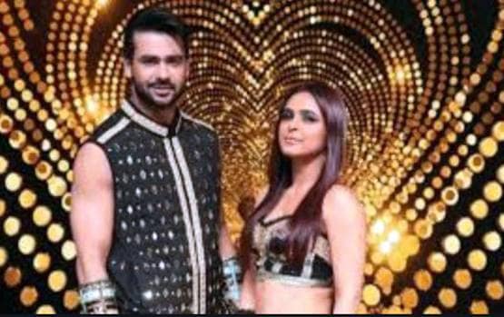 लॉकडाउन के बीच घर पर बोर हुईं मधुरिमा, लोग बोले- विशाल से बात कर लो