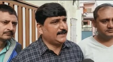 कोरोना वायरस-बर्ड फ्लू का खौफ, लोगों ने बांटे 5 क्विंटल चिकन-अंडे