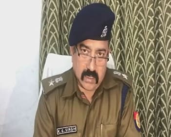 प्रेमी के दरवाजे पर स‍िर पटककर प्रेम‍िका दे रही थी धमकी, फ‍िर...