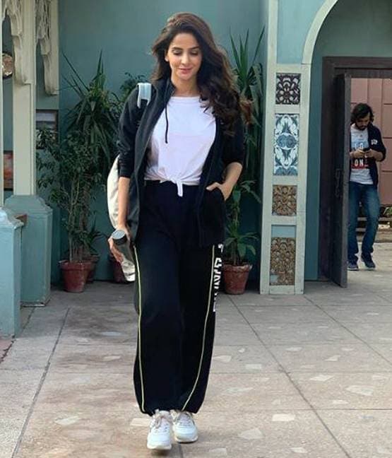 पर्दे पर इरफान संग हिट रही ये पाक एक्ट्रेस, रियल लाइफ में है ग्लैमरस