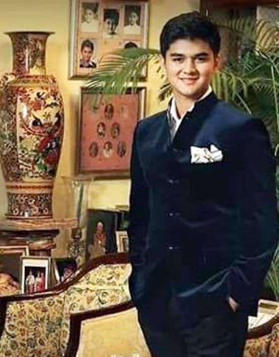 ये हैं जूनियर सिंधिया, सियासत में एंट्री के लिए इनसे ले रहे ट्रेनिंग