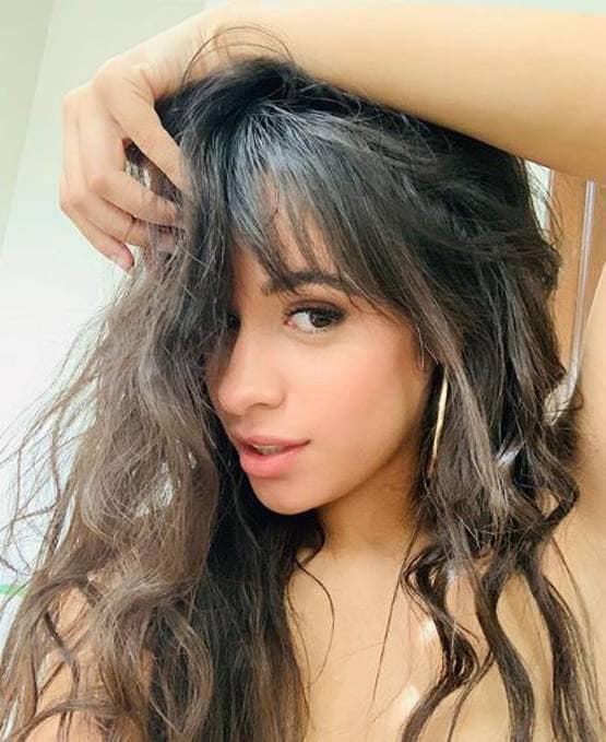 हॉलीवुड सिंगर ने बर्थडे पर दिया सरप्राइज, शेयर की पहली 'न्यूड फोटो'