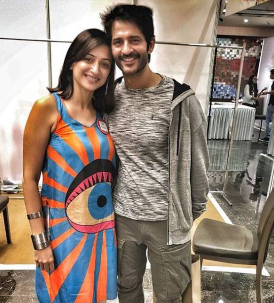 बर्थडे पर हितेन तेजवानी ने पत्नी संग किया लिपलॉक, रोमांटिक फोटो वायरल