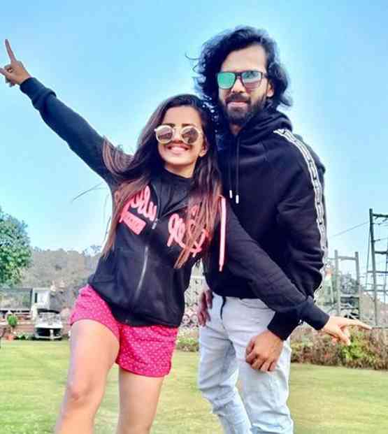 देवोलीना की 'बहन' को बॉयफ्रेंड ने फिल्मी अंदाज में किया प्रपोज, VIDEO