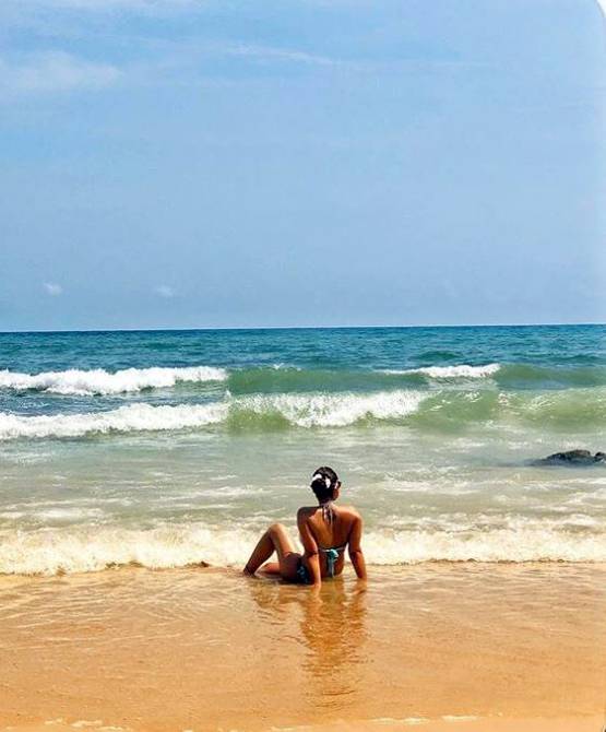 सुमोना चक्रवर्ती ने बिकिनी में शेयर की बोल्ड तस्वीर, इंस्टा पर हुई वायरल