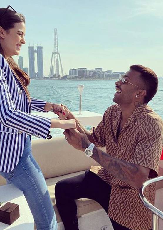 सगाई के बाद हार्दिक संग नताशा की पहली होली, ससुराल में सेलिब्रेशन