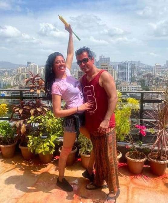 दीपिका कक्कड़ से लेकर रश्मि देसाई तक, टीवी सेलेब्स ने जमकर खेली होली