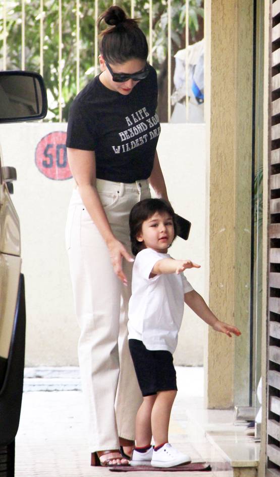 करीना-सैफ के साथ कैजुएल लुक में तैमूर, फोटोग्राफर्स देख यूं किया रिएक्ट