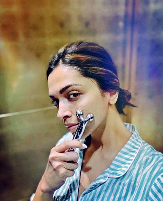 लॉकडाउन में उतरा एक्ट्रेसेज का मेकअप, देखें ग्लैमरस क्वीन का नो मेकअप लुक