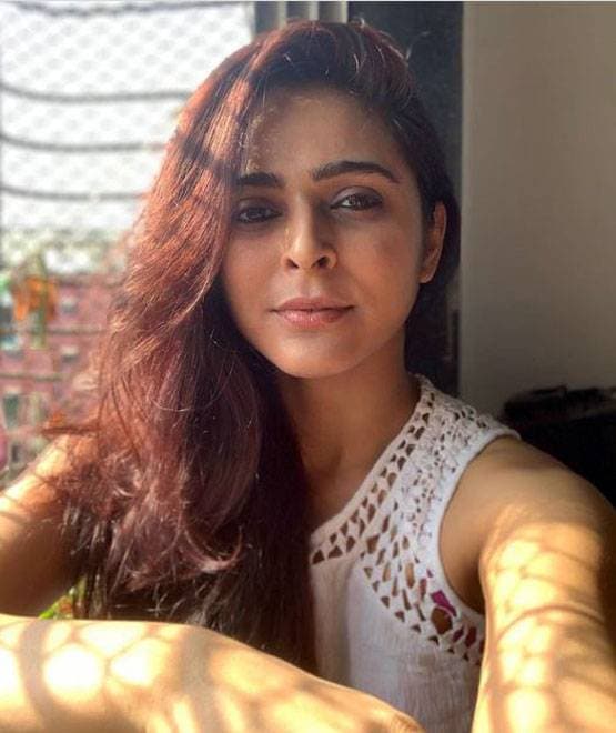 मधुरिमा तुली ने फ्लॉन्ट किया नया हेयरस्टाइल, देखें वायरल तस्वीरें