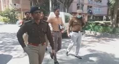 4 साल से ल‍िव-इन में था कपल, दूरी बढ़ी तो प्रेम‍िका के साथ मां का भी कत्ल