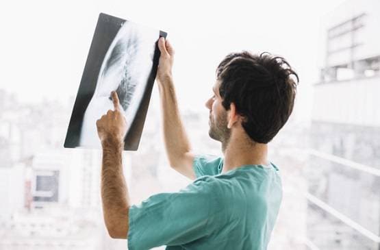 कोरोना वायरस आम सर्दी-जुकाम से कितना अलग? ये होते हैं लक्षण