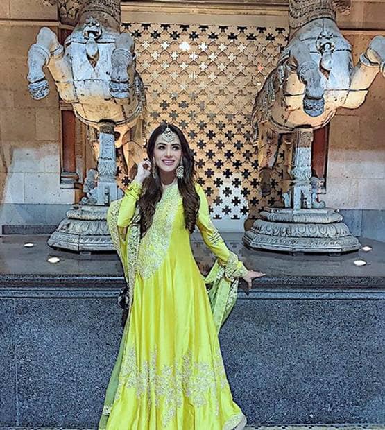 9 महीने की प्रेग्नेंट हैं मेरी आशिकी फेम एक्ट्रेस, फ्लॉन्ट किया बेबी बंप