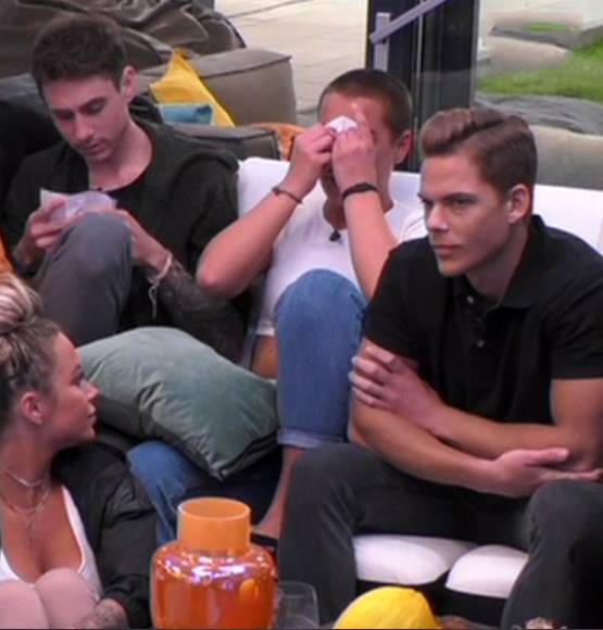 बिग ब्रदर के घर कैद कंटेस्टेंट थे कोरोना से बेखबर, पता चला तो छलके आंसू